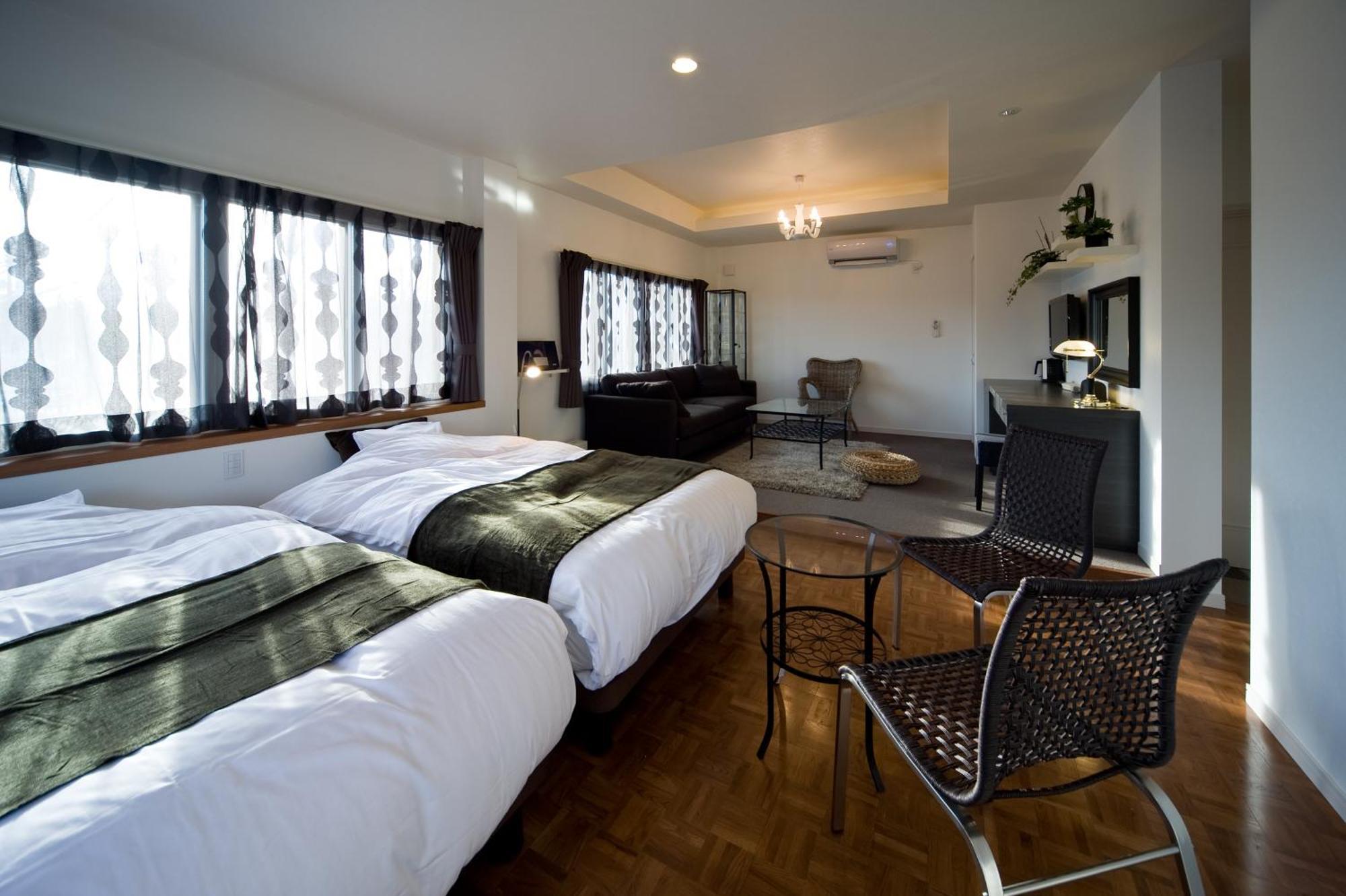 Holiday House Green Garden Гуджо Екстериор снимка