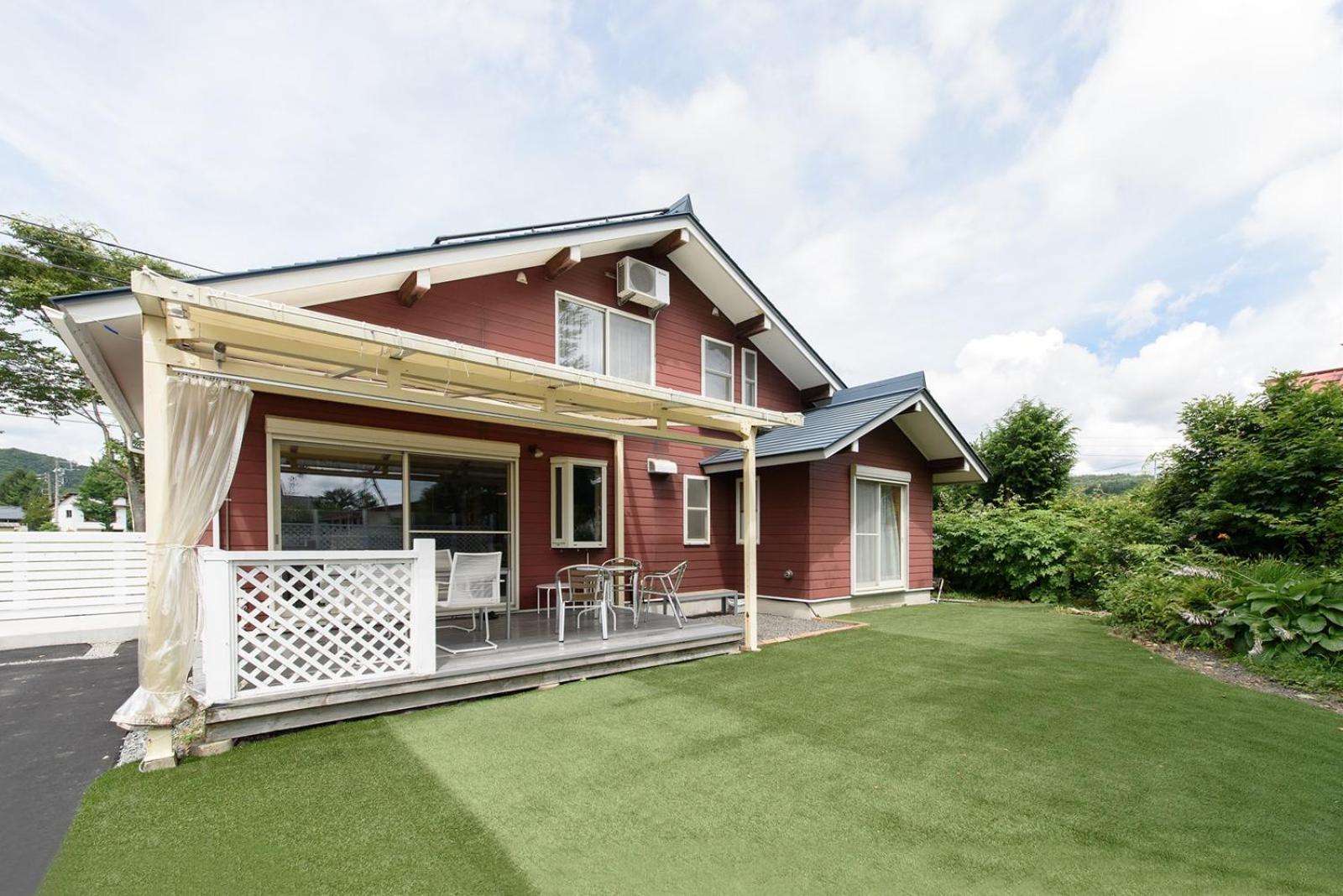 Holiday House Green Garden Гуджо Екстериор снимка